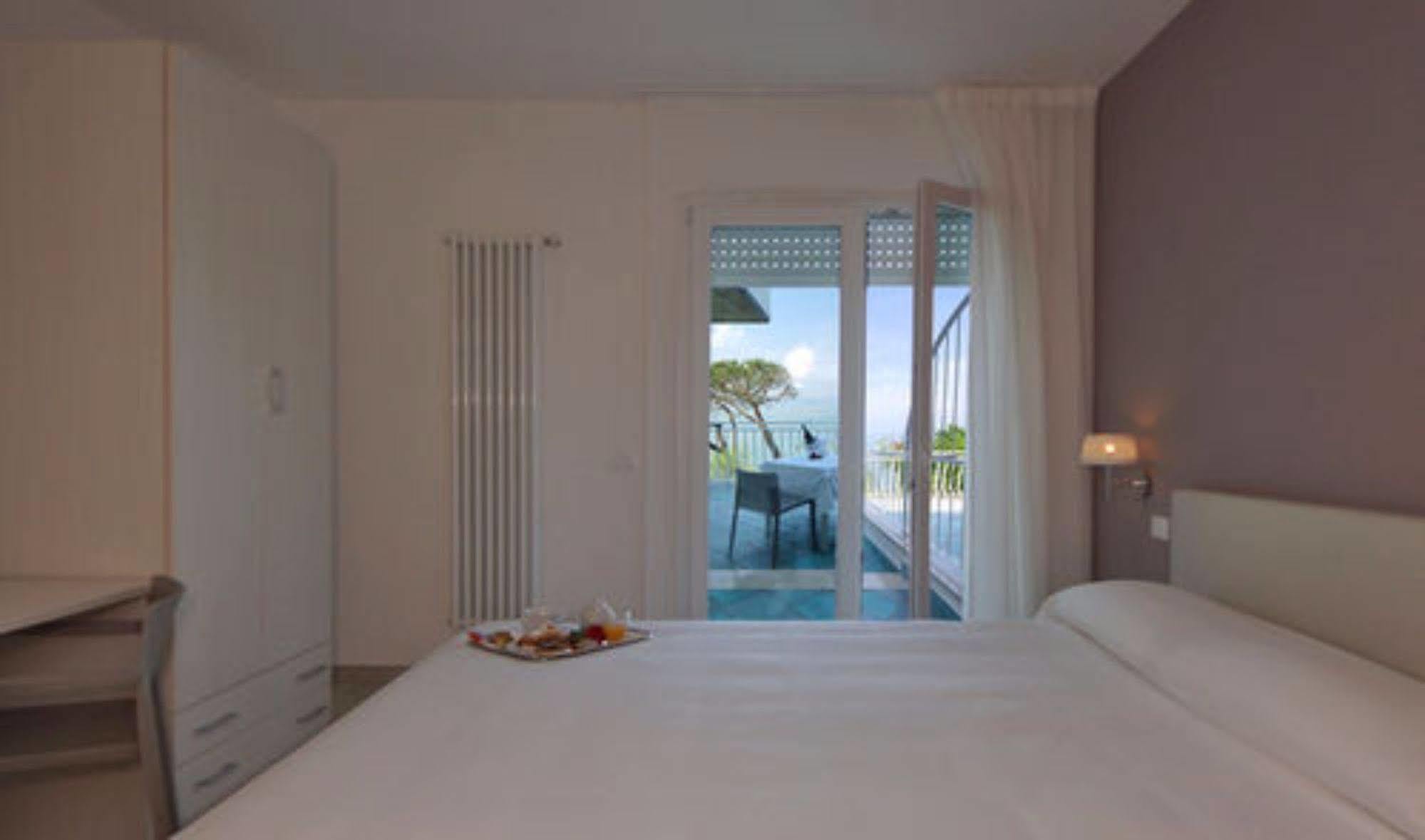 Hotel Saviola Sirmione Exterior photo
